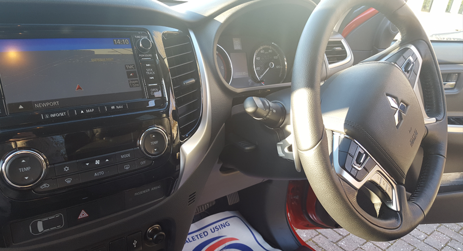 Mitsubishi L200 interior