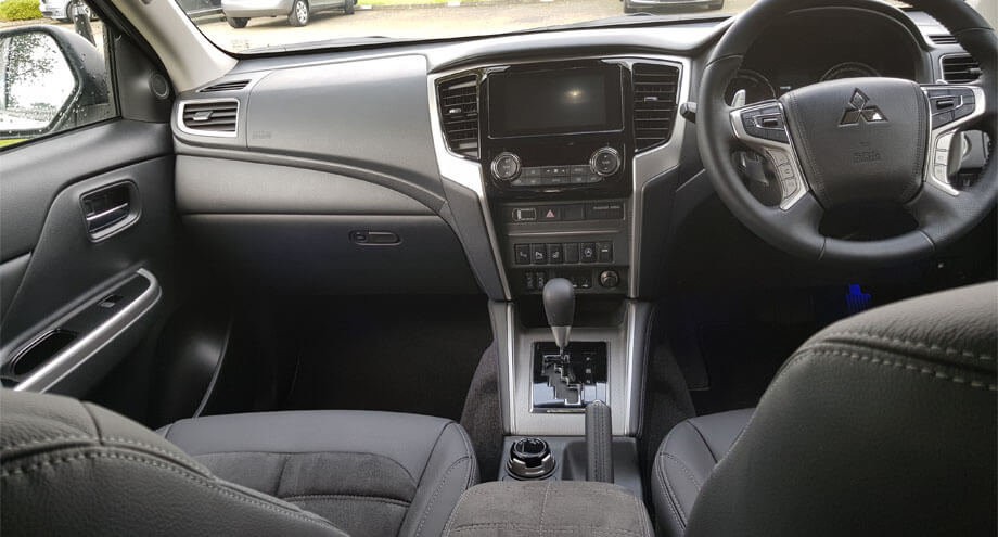 Mitsubishi L200 interior
