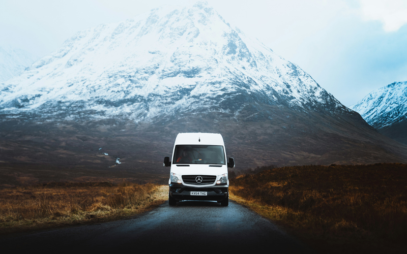 How to Prepare an Emergency Travel Kit for Your Van in Winter Months 