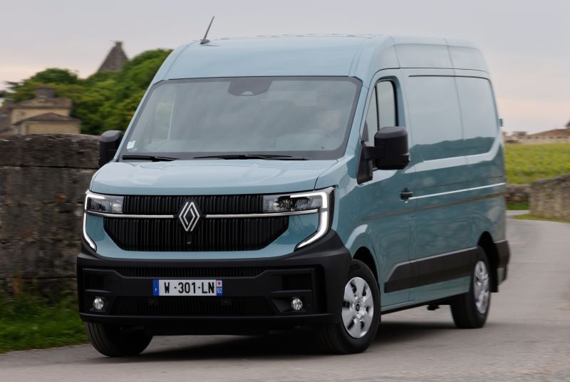 All-New Renault Master Lands Two Big Van Awards