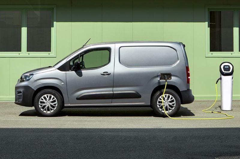 Road Signs To Be Updated To Show EV Charging Points