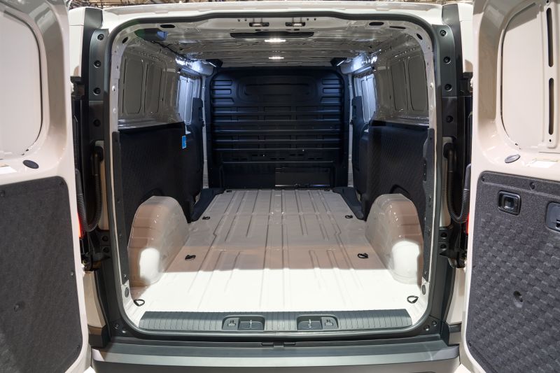 kia-pv7-cargo
